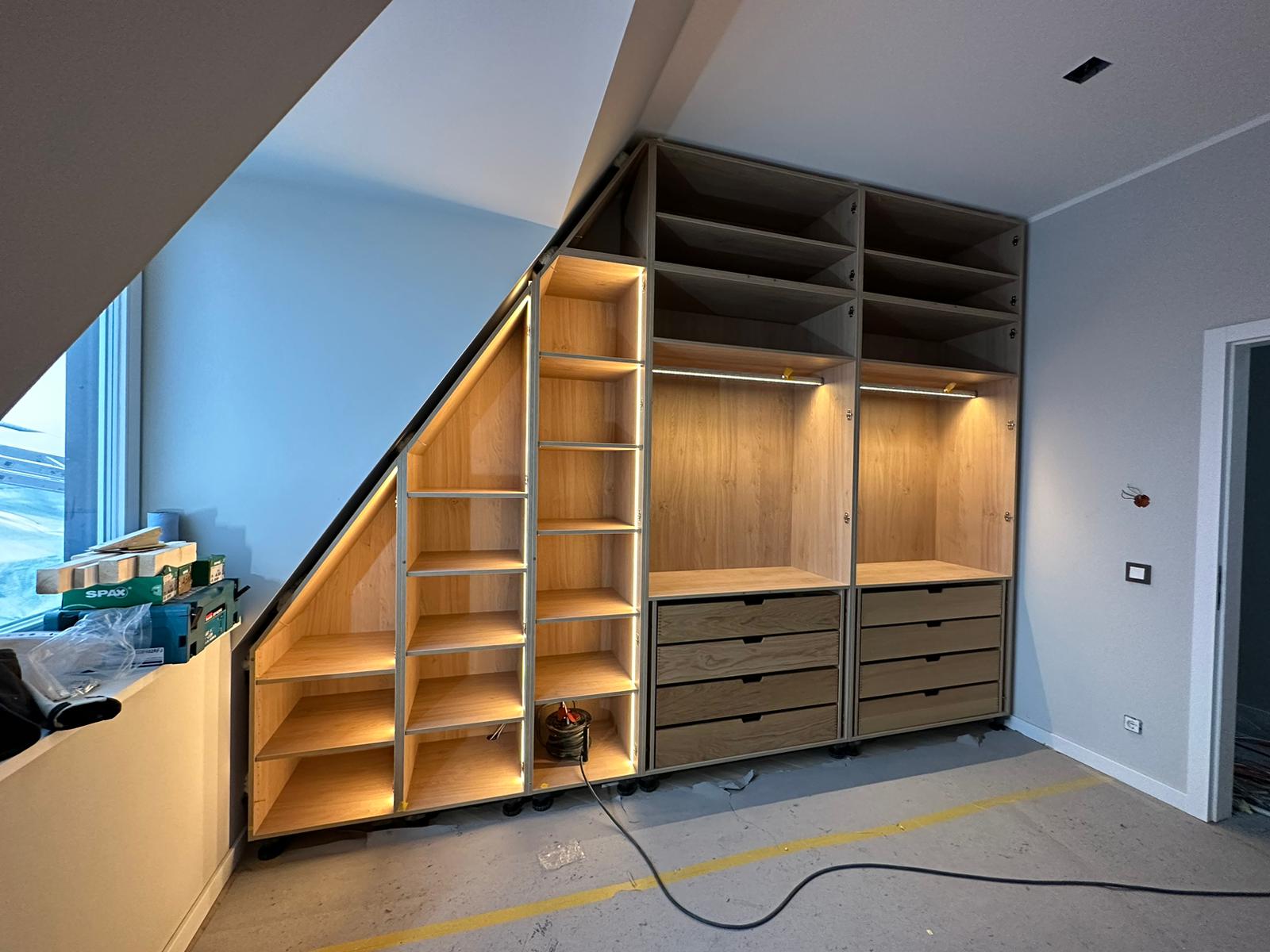 Einbauschrank mit Licht
